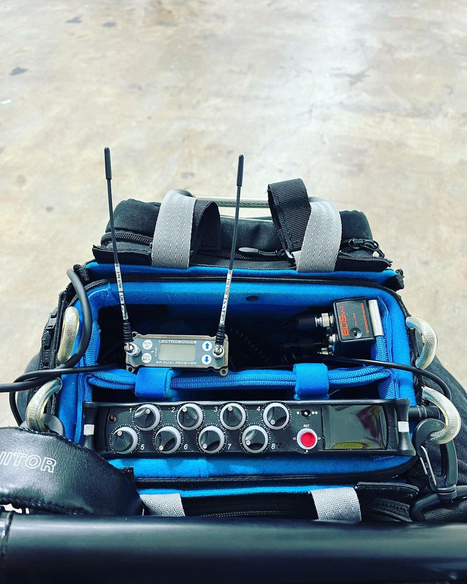 Nice little sound bag set up by Production Sound Mixer @ethancsound 🎤🎧

#film #sound #filmproduction #soundmixer #soundmixing #orcasoundbags #orcabags #sounddevices #mixpre10t #soundmixerlife #lectrosonics #camera #productionlife #production #soundbag