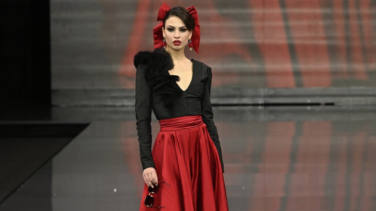 fibesevilla's tweet photo. 💃 #SIMOF es creatividad e innovación. También, solidaridad y compromiso.
Ayer disfrutamos de ''Andalucía Icónico Flamenco'', desfile con el que clausuramos #SIMOF23, patrocinado por
@OfficialMauiJim, en beneficio de Banco de Alimentos. Aquí te dejamos algunas fotos. 👇 https://t.co/uRGchTXvvW