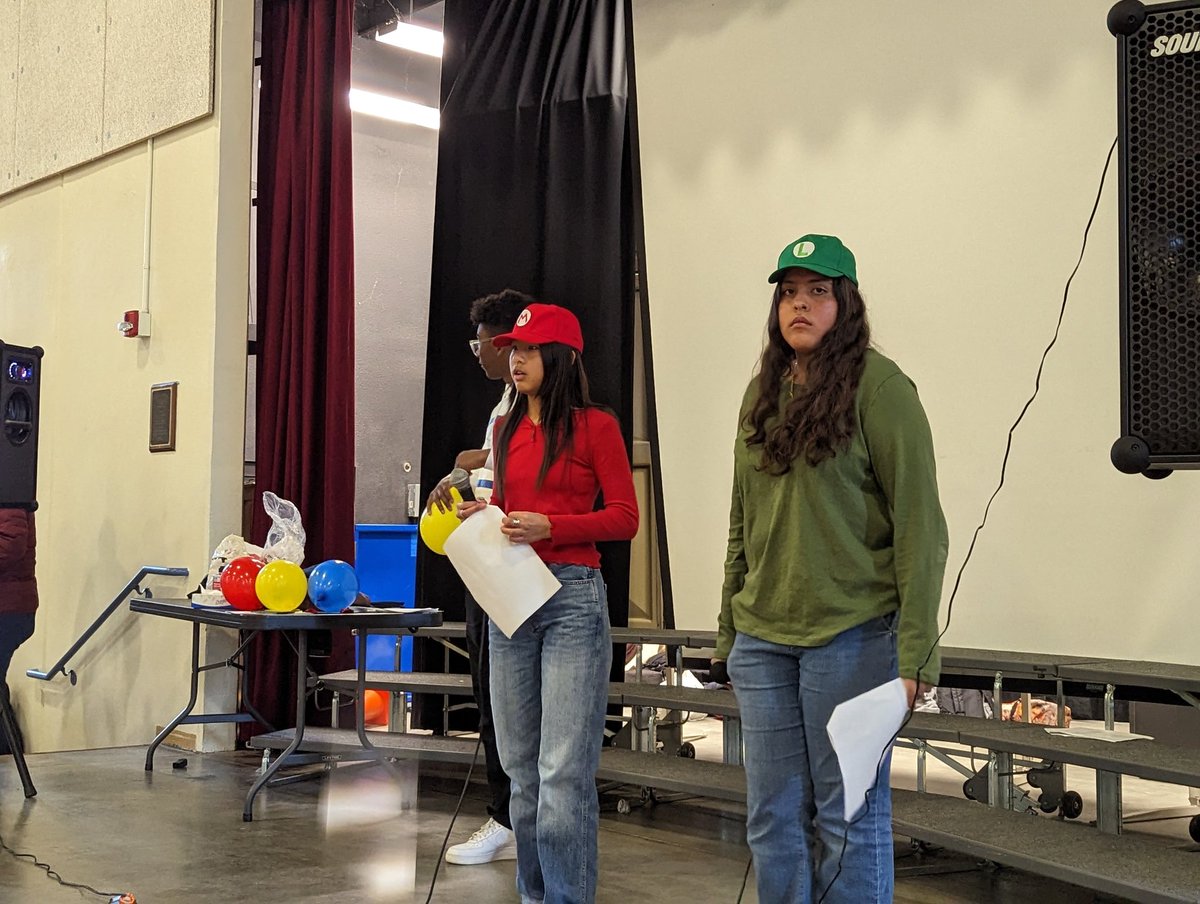 mssitesvida's tweet photo. Pep rally at VIDA!! Our first one since pre-COVID! Of course, we don't do spirit without a dress-up day! Iconic duos! @drchagala @kurdy_turner @VIDASHARKS #WeAreVIDA https://t.co/tEs2lET8FU