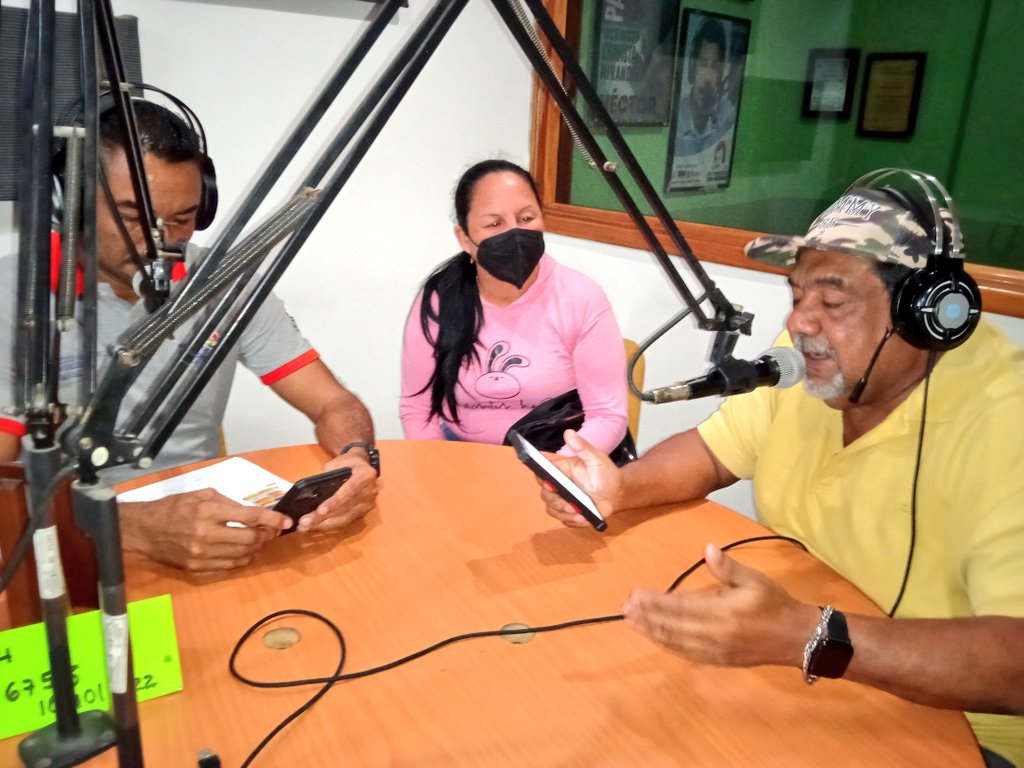 OmarJLeon1's tweet photo. Continuamos dando la batalla comunicacional con el inicio del programa radial Un Concejo Social transmitido por radio comunitaria Luciteña 98.9 FM conducido por este servidor y por los concejales del bloque de la patria, todos los lunes de 11 a 12am. #LasSancionesCastiganLaSalud https://t.co/wXY3nl3Hjh