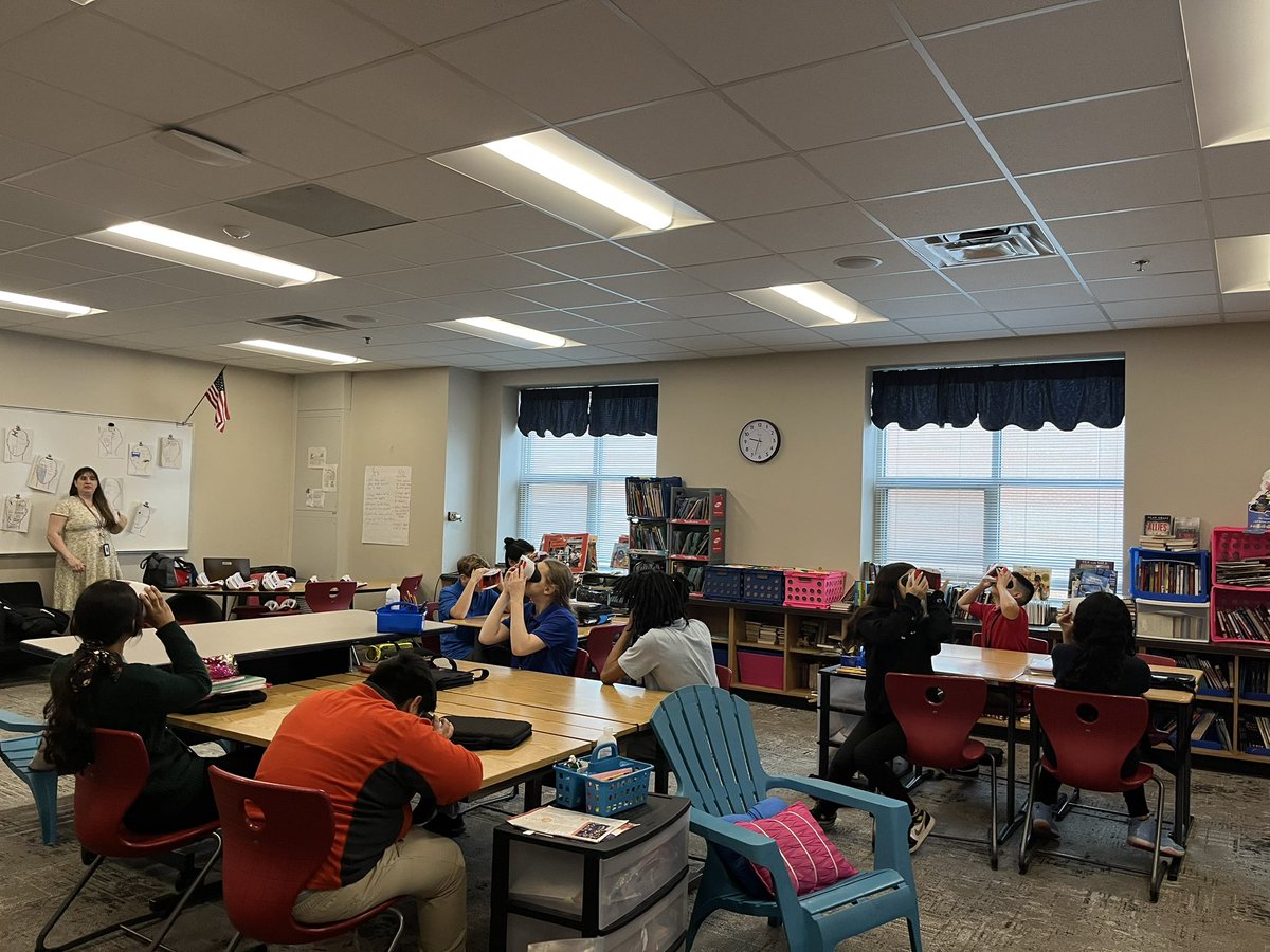smsMrsJohnson's tweet photo. Students experienced virtual tours of Germany, Cuba and Syria to visualize the settings of Refugee by @AlanGratz. Thank you, @jenchancecook for another great learning opportunity. #LoveBeingACardinal https://t.co/ZKSWcxPD9p