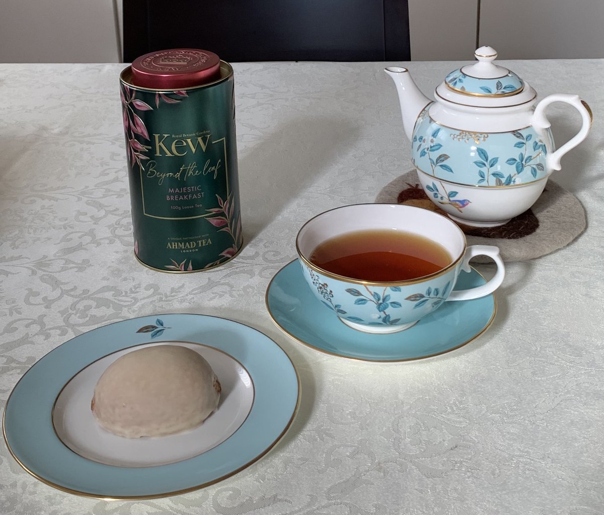 Lemon_lime103's tweet image. おはようございます🧊

雪はないけど、霜柱が立っております。
モズくん　何処にいるんだろう。
山かな…

気づいたら　こちらにも 鳥モチーフ♪

今日も一日お元気で💟
#モーニン
#TeaforOne🫖