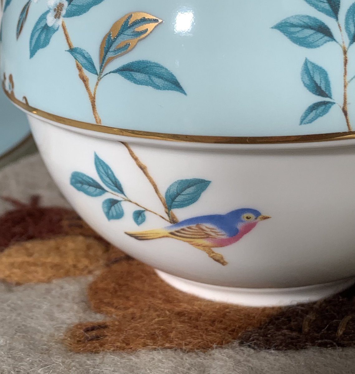 Lemon_lime103's tweet image. おはようございます🧊

雪はないけど、霜柱が立っております。
モズくん　何処にいるんだろう。
山かな…

気づいたら　こちらにも 鳥モチーフ♪

今日も一日お元気で💟
#モーニン
#TeaforOne🫖