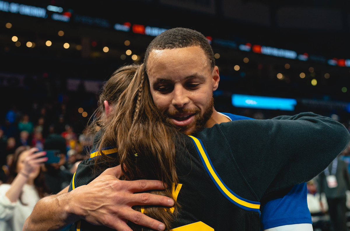 Oklahoma women’s basketball player Taylor Robertson meets Stephen Curry of the Golden State Warriors at the Paycom Center in Oklahoma City.