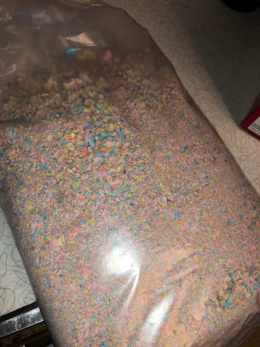 ashliewaters's tweet photo. Um hey @GeneralMills @LuckyCharms what happened to this batch? This is fine to eat right, all powdered marshmallow?😅 https://t.co/x11wDqISqg