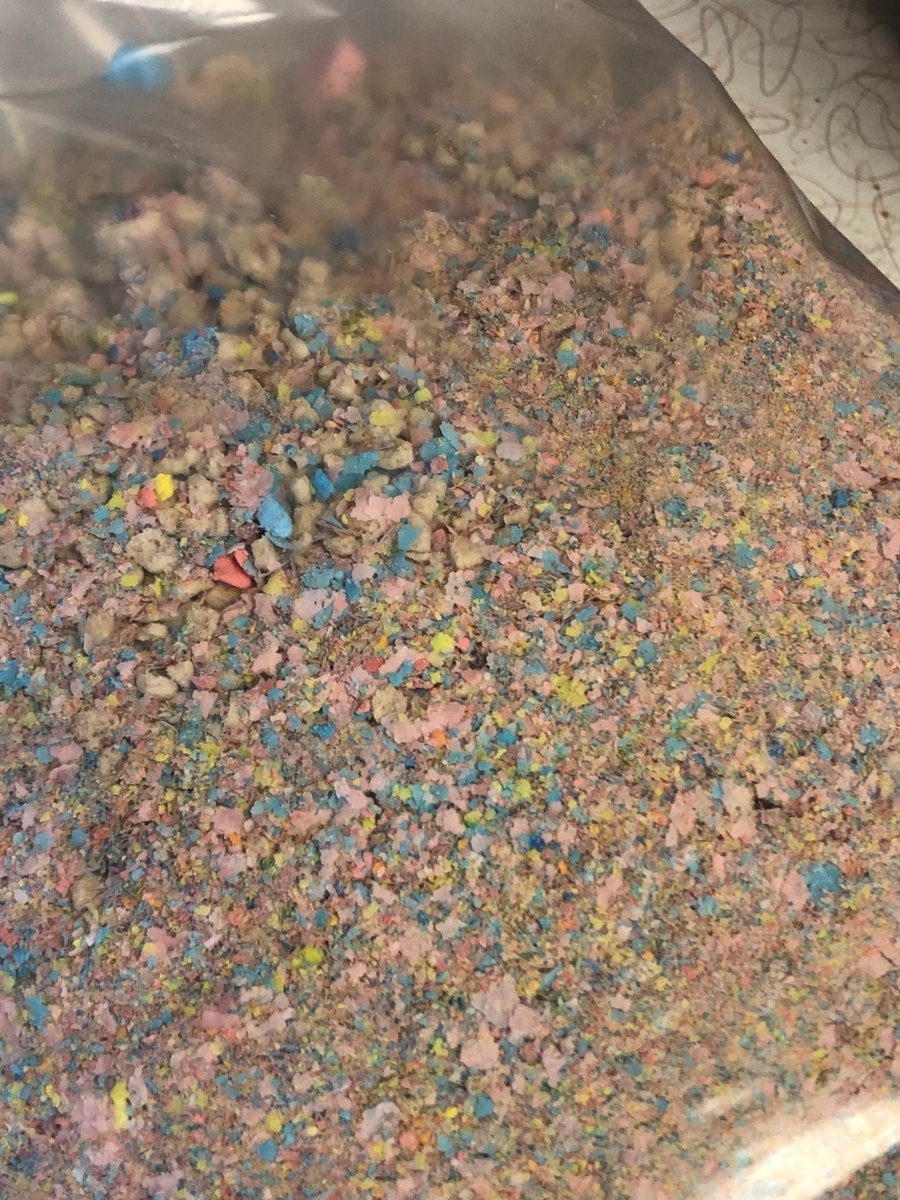 ashliewaters's tweet photo. Um hey @GeneralMills @LuckyCharms what happened to this batch? This is fine to eat right, all powdered marshmallow?😅 https://t.co/x11wDqISqg
