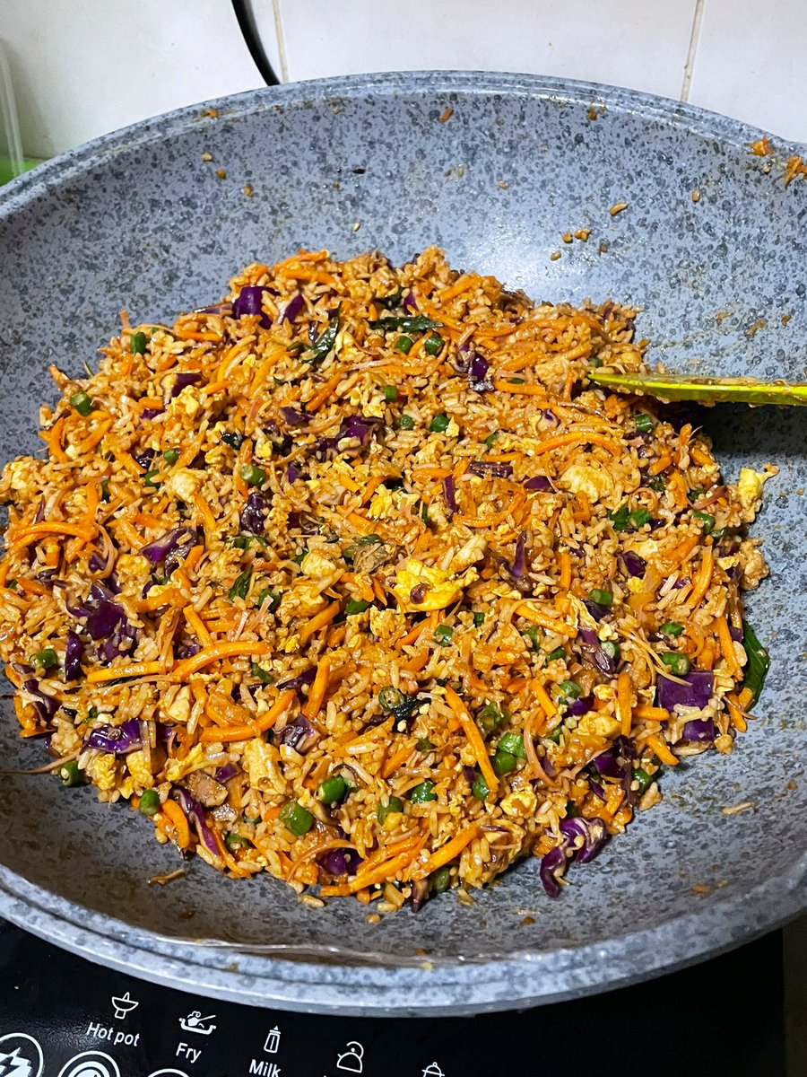 Katakan aku ada duit buka kedai makan, modal semua aku keluar, lepas tu aku lantik semua anak beranak aku kerja situ, itu bukan nepotisme.

Tapi bila aku bukak kedai makan, modal semua dari duit orang ramai tapi pekerja semua anak beranak aku, itu jam kita kata nepostime.

Paham?