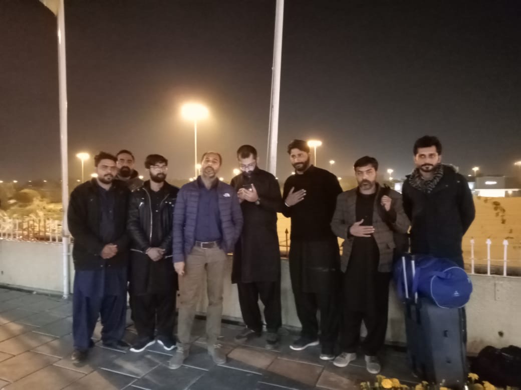 SultanNadir5's tweet photo. یآ ساقیﷻالعطاشےکربلا 🚩🙏🏻🙇🏻
بسر یوں ھوئی زندگی تنہا ۔۔۔۔
قافلہ ساتھ ھے اور سفر تنہا ۔۔۔۔ https://t.co/D0Q0BvooH5