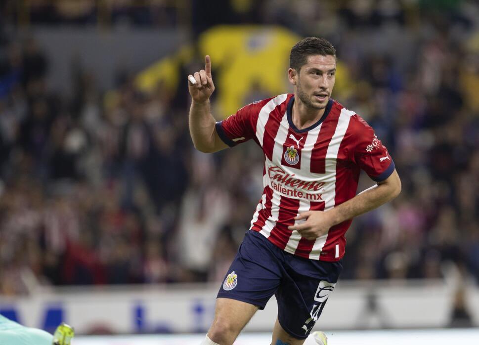 OmarVV9's tweet photo. Poquísimas oportunidades tuvo Ormeño en Chivas. Prácticamente todo arreglado para que vaya a Juárez. Que tenga éxito. https://t.co/oMFAXF63yV