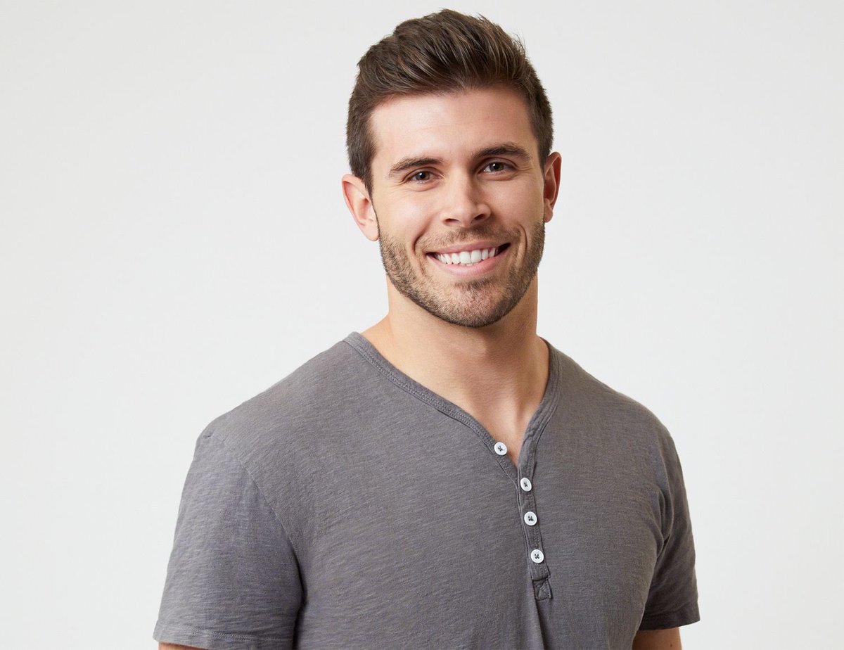 natalie_marina's tweet photo. Imagine being told you have to be a bad bitch to date a man who looks like this #TheBachelor https://t.co/BOpjSdvm5I