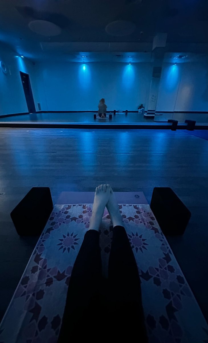 Feeling Zen🧘#hotyoga 打了n年球的運動基礎真的不代表核心基礎…

我不會告訴你們是為了把身體再練軟一點嘗試繩藝被五花大綁的感覺🫢