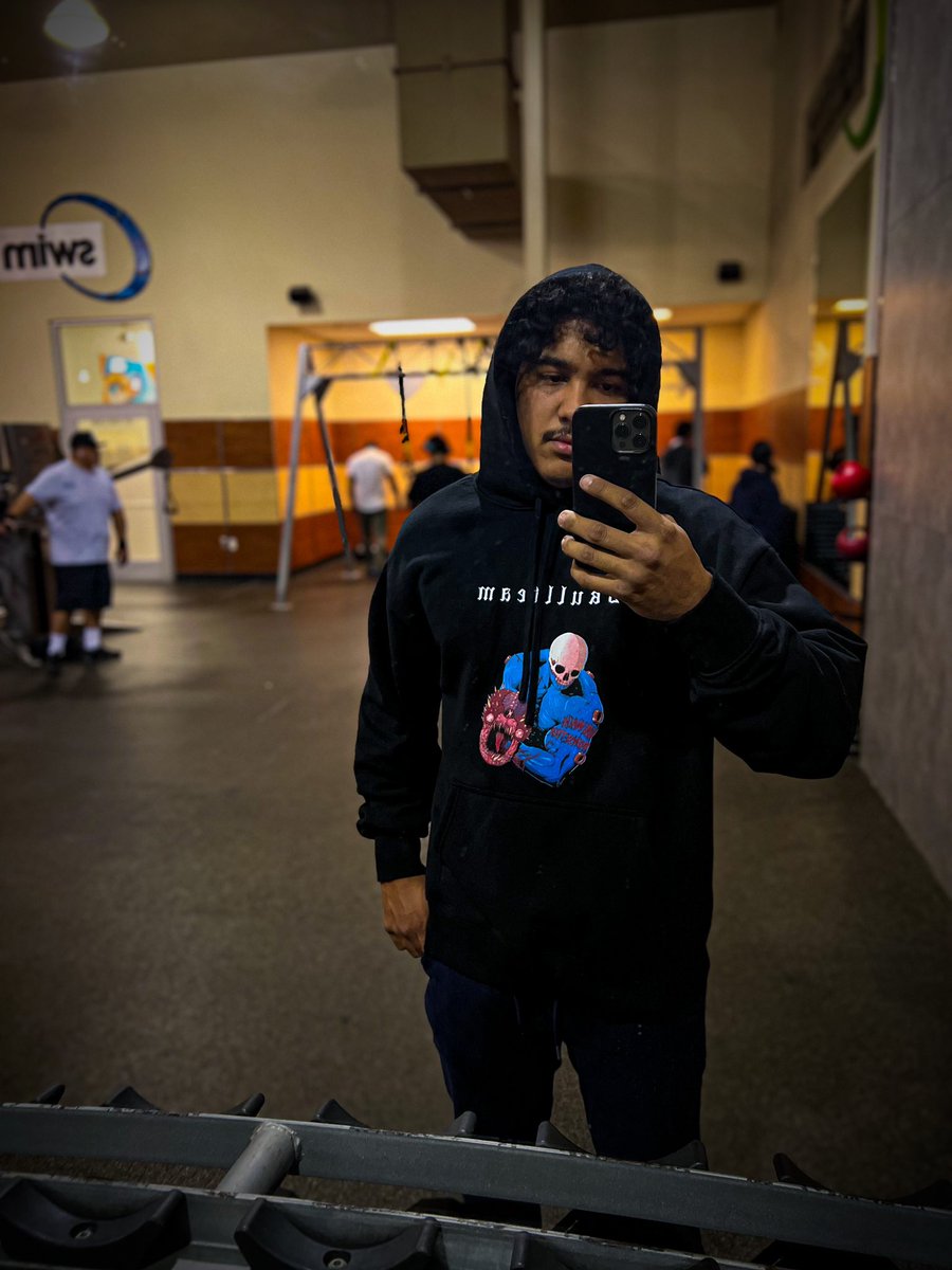 BodyGota's tweet photo. Need a hot gym girl in my life to steal my hoodie when she’s cold 🫡 #SKULLTEAM https://t.co/8ey9AhB2ei