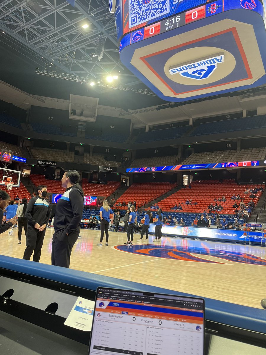 LeonardB19's tweet photo. Broncos looking for Revenge against SDSU at home tonight, Aztecs are off to their best start since 2012-13. Tune in to 670 KBOI in Boise or online here: https://t.co/F8Am6gtidX https://t.co/bukAxxwQiN
