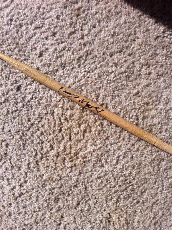 skylarrb10's tweet photo. Hey @Skrillex, been a fan of your music since day 1 (From First to Last). Had you sign a drumstick I caught at one of your shows! Be cool if we could meet up and have you sign it as Skrillex! 🔥😏 #NoteToSelf #DearDiary #FromFirstToLast #Skrillex https://t.co/31shSRG4IR