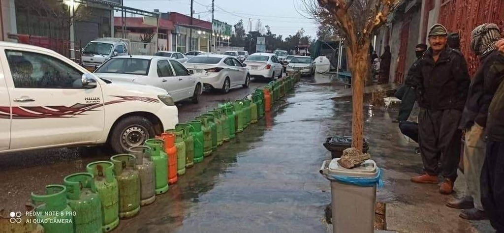 سعر قنينة الغاز في إقليم كردستان تقفز إلى 15 ألف دينار ..في وقت يبيع الإقليم النفط الى شركات اجنبية و صهيونية ولم يدفع دولارا واحدا للحكومة المركزية!!!🤔