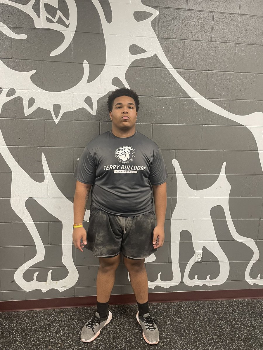 Congrats to our next superdawg JR Center/ Gaurd <a href="/JaydonPorter1/">Jaydon Porter</a> he totaled 1555 ,320 bench , 520 squat 480 dl and 235 hangclean kid is the ultimate leader and a dawg on the football field and weight room <a href="/coachthig2/">Coach Kris Thigpen</a> <a href="/TerryAthletics/">Terry Athletics</a> <a href="/CoachBJ24/">Coach Bryon Johnson, M.S.</a>