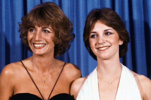 LouisTrapani's tweet image. R.I.P. Cindy WIlliams (Shirley on ‘Laverne and Shirley’ and Laurie in ‘American Graffiti’)  .. Cindy Williams, Star of ‘Laverne &amp;amp; Shirley,’ Dies at 75 - The New York Times buff.ly/3Y2aaSo #AmericanGraffiti #LaverneAndShirley