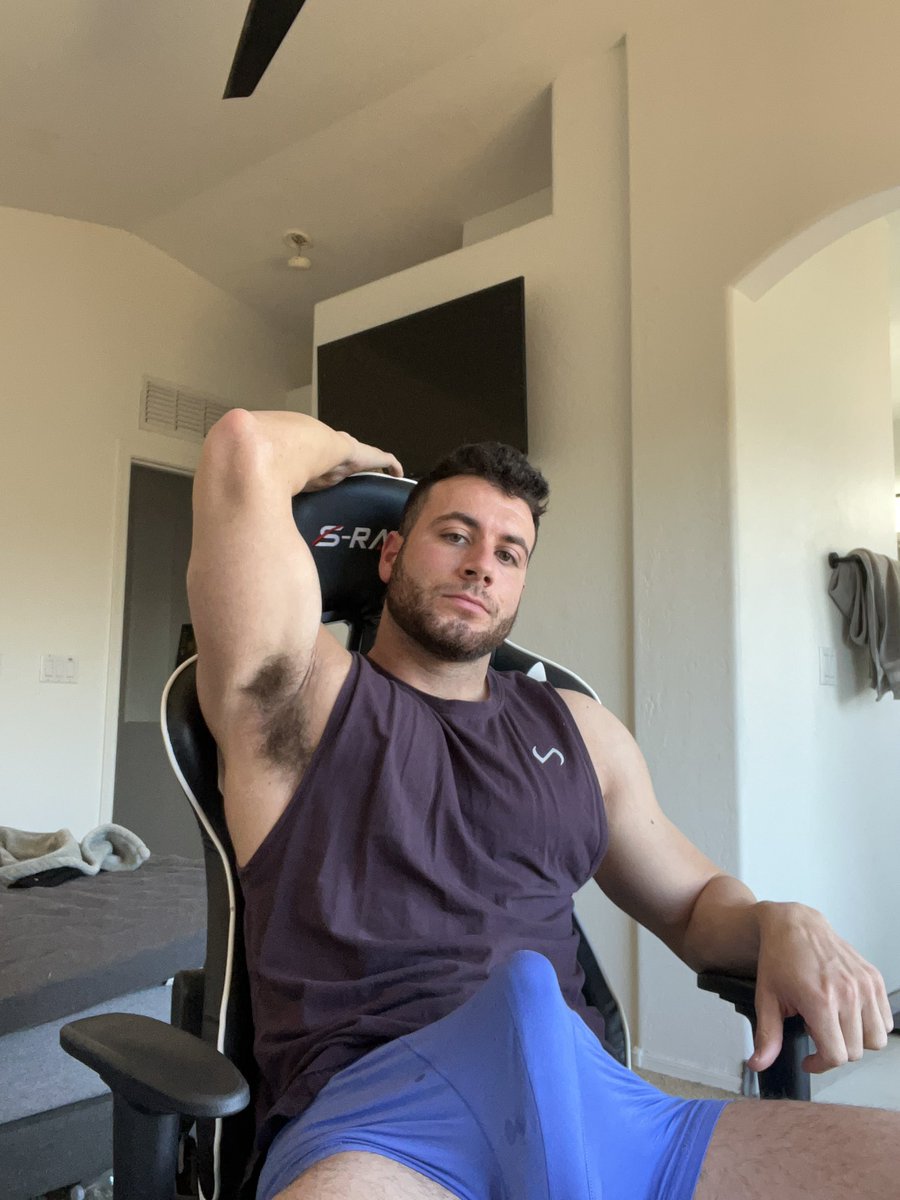 TopBrooks2's tweet photo. Let’s skip the gym workout and make content for my OF https://t.co/HvzReGbmIf
