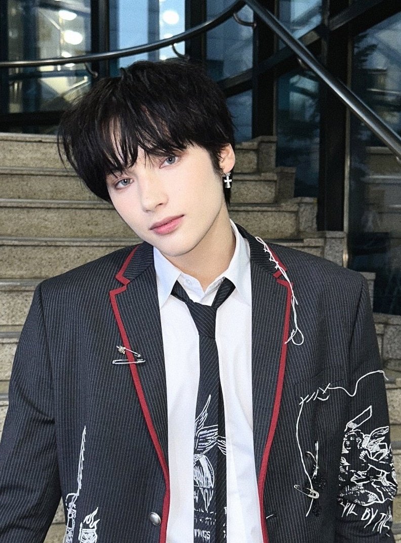 👔

#채원 #CHAEWON #휴닝카이 #HUENINGKAI