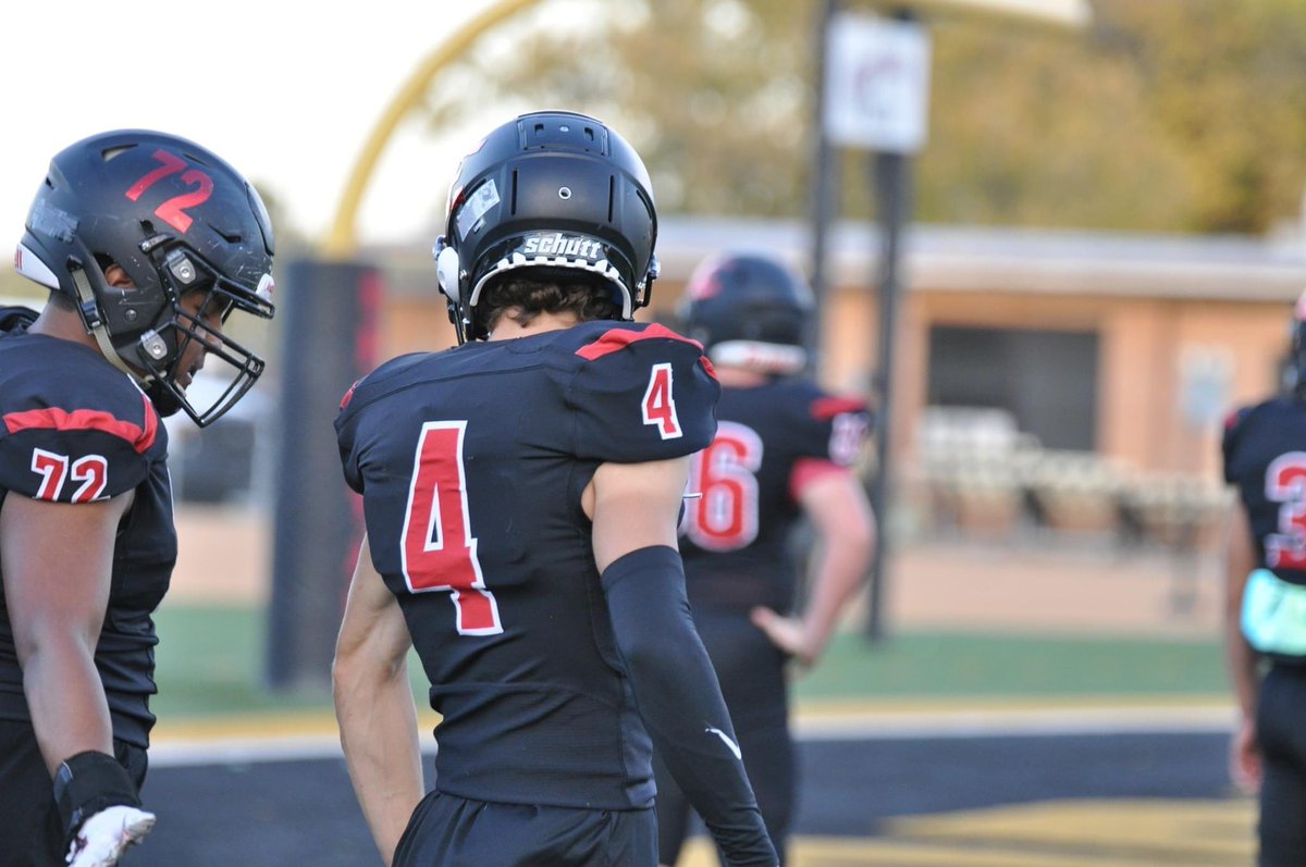 Staying Home📍#StingersUp🐝<a href="/esuhornetsfb/">ESU Hornet Football</a> <a href="/CoachTeeHarris/">Tyler Harris</a> <a href="/CoachGHiggins/">Coach Higgins</a> @FootSpartanBall