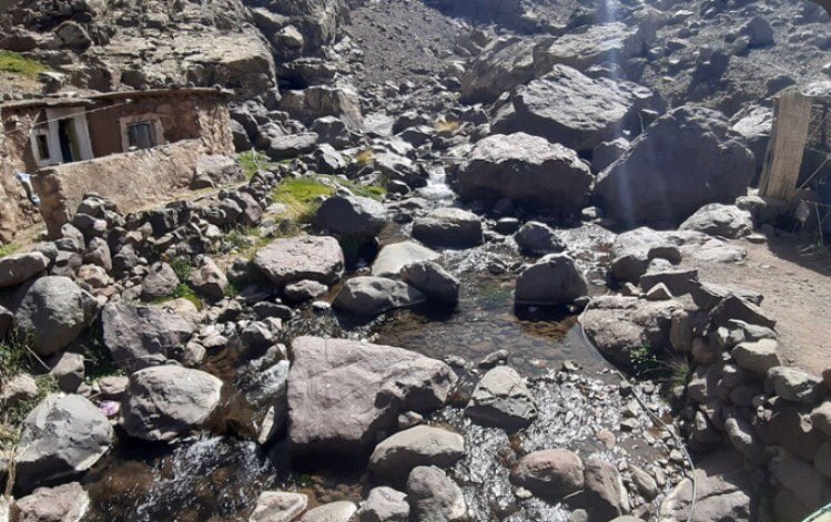 ملك من ملوك الجن يُدعى (شمهروش) لديه أكبر محكمه لفض المنازعات بين البشر والجان ، هذه المحكمه موجوده...