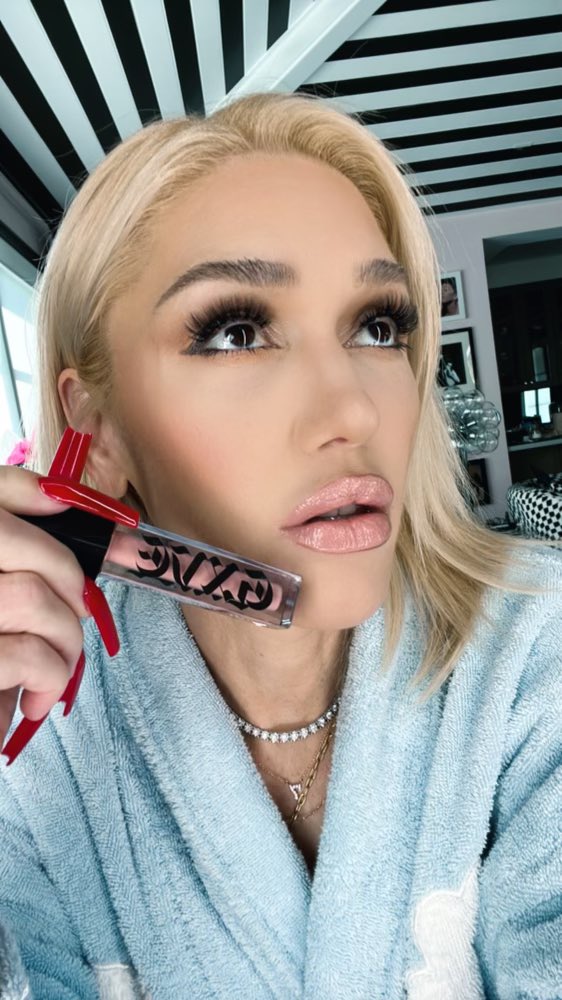 gwenstefani's tweet photo. nothing satisfies my sweet tooth like a glossy moment … 💕gx @gxvebeauty https://t.co/iAyqtxrxJF