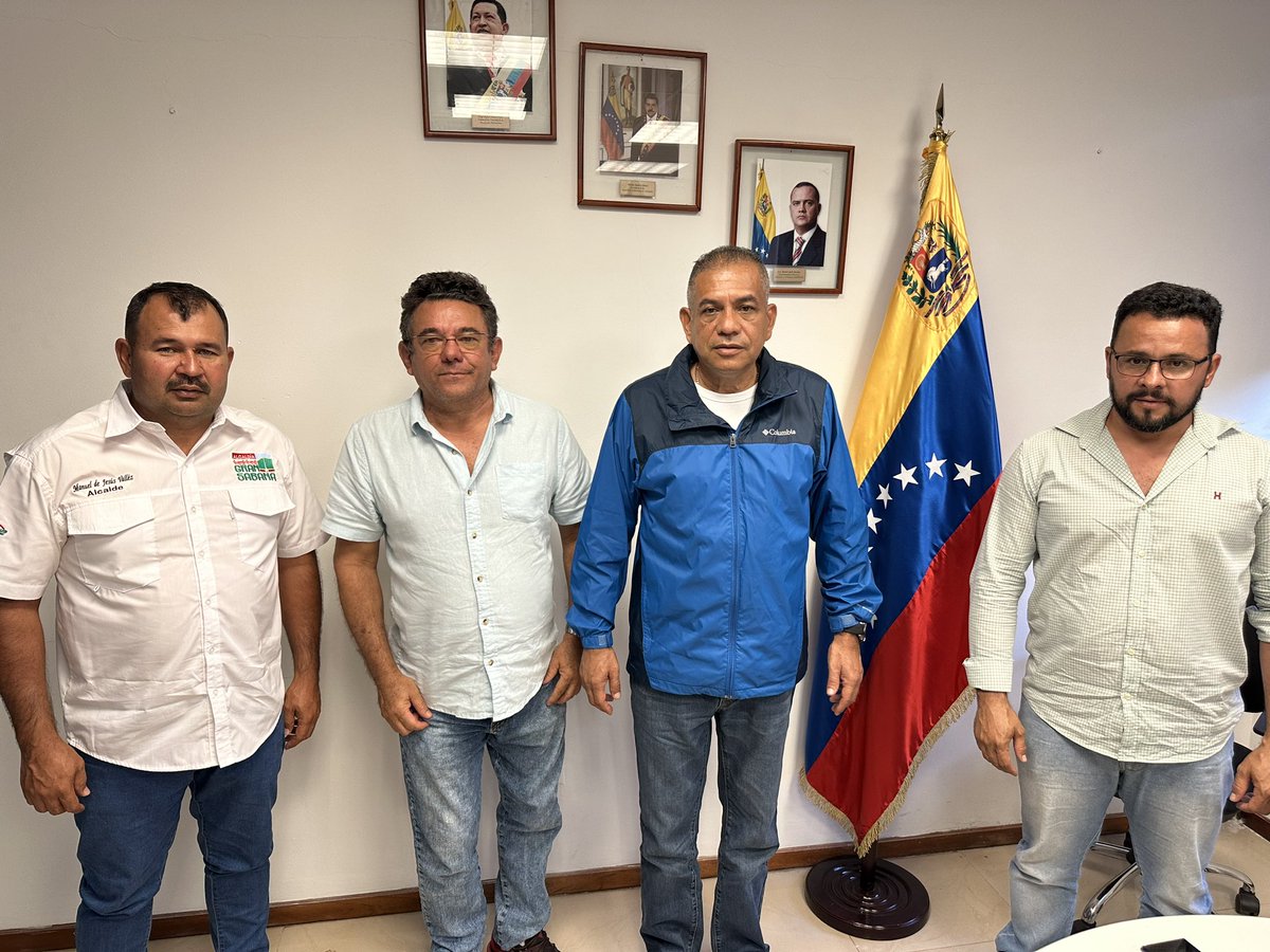 amarcanopsuv's tweet photo. Nos vinimos a San Elena de Uairén!!! En agenda de trabajo con el Alcalde de Gran Sabana para seguir fortaleciendo la buena relación binacional con Brasil y atender el municipio integralmente @NicolasMaduro Las 7 Líneas en pleno desarrollo @PartidoPSUV @dcabellor @delcyrodriguezv https://t.co/hQAWUtWPlc