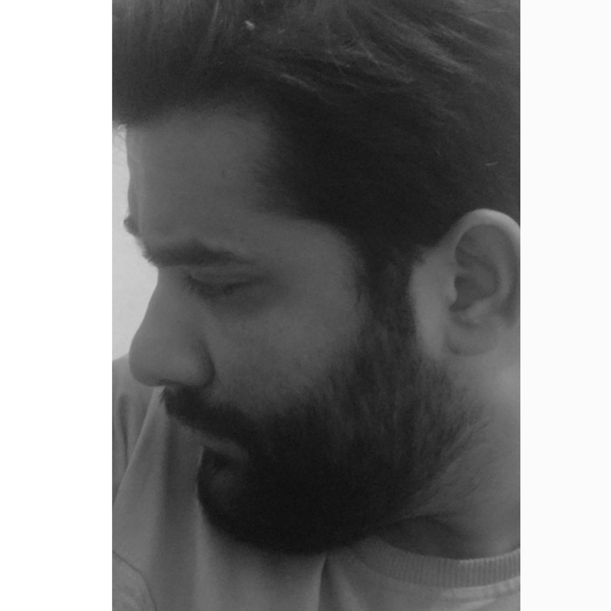 Arming_'s tweet photo. شب هنگام آشوبم به صبح رسیده چلچله ی فراموشم
گهی خموشم گهی مدهوش گه پریشان حال گاه بیهوشم
پناه میبرم از تنگنا به پهن که جهان تاریکستو تاریکو پهن...
آرمین عزیزی #الف_عین https://t.co/pXvXyKB8Xt