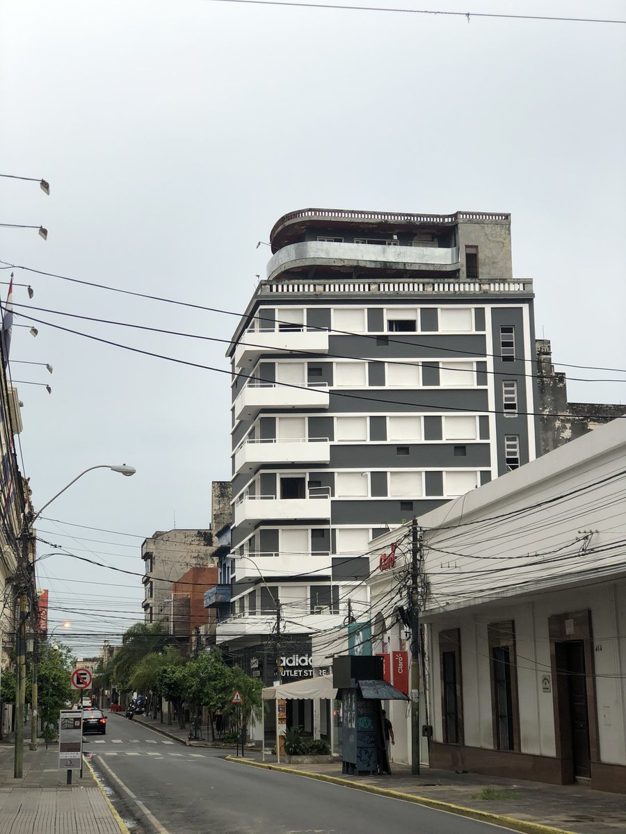 agus_guayo's tweet photo. CHE, PARECE QUE NOS ESCUCHARON! 👀✨

Se acuerdan de este edificio? Pintaron las molduras, arreglaron las persianas, y se nota que está en proceso de obra! 

Recuperando el centro de a poco! OJALÁ SEAN DEPTOS PARA ALQUILAR! ✨🙏🏼 y así se puede levantar esa esquina https://t.co/oFcKw4SuJx