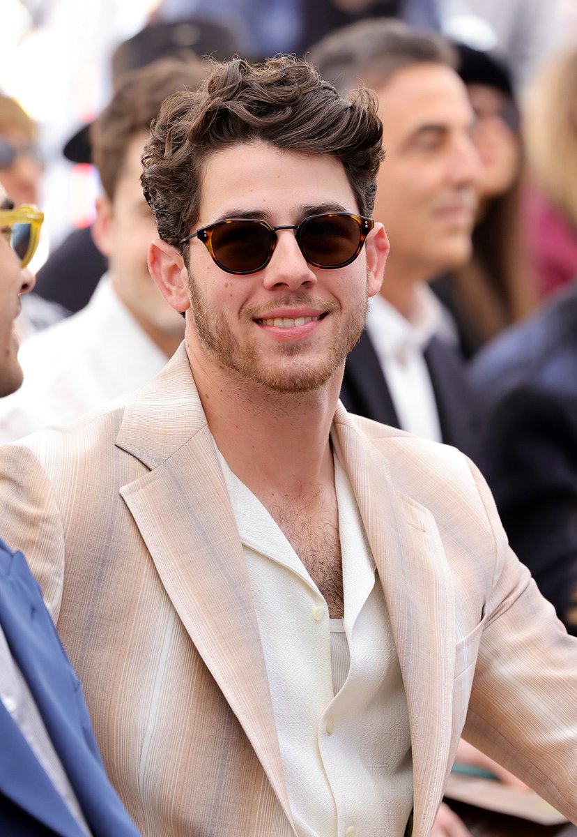 nick jonas. that’s it. 🤍