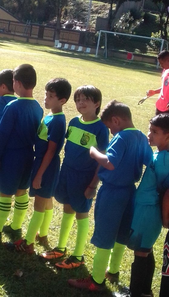 MeJodeElPerro's tweet photo. Buenas gente d Twitter, amigos twitteros necesitamos d su magia, este s mi niño Ray Julian, el estaba becado n un equipo de fútbol pero ahora las becas fueron eliminadas, y nosotros 2 no podemos pagar necesitamos d la ayuda d alguien que patrocine a mi niño con la mensualidad el https://t.co/wsDzlwyv0q