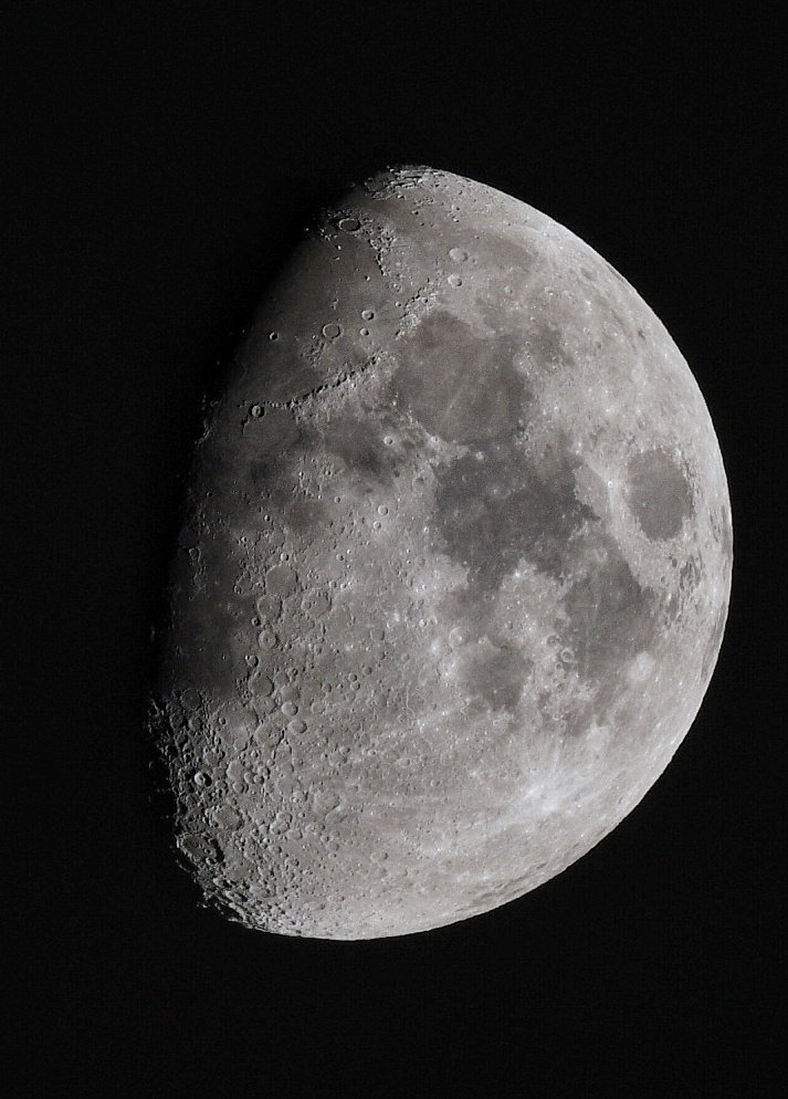 jonesy1007's tweet image. Tonight's 71.5% moon through the dappled cloud with Mars nearby.
All shot with Nikon D7500 dslr
Close up moon, SW80ED refractor scope. Cloudy shots taken with 135mm f2.8 vintage lens,  #cloudymoon #vintagelens #Moon #MoonHour #luna #astronomy #nikonphotography