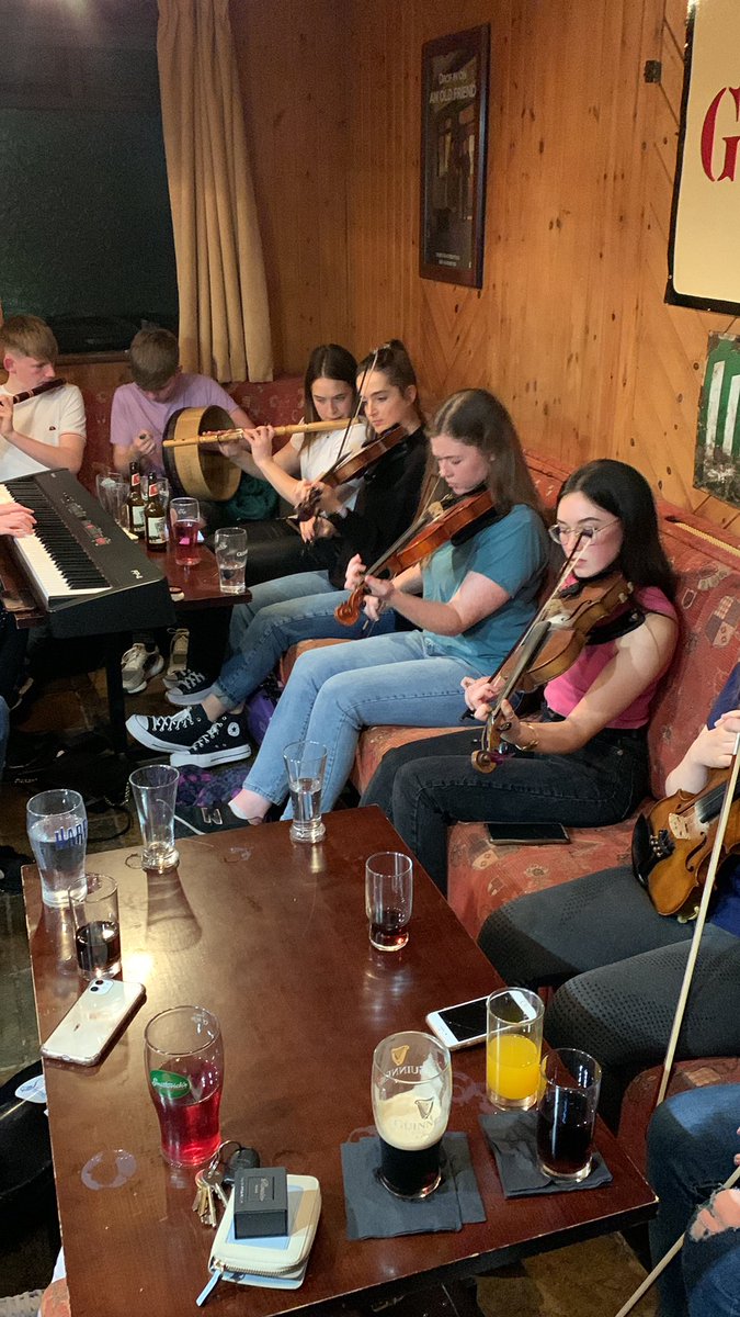 mccaguesbar's tweet photo. Looking forward to another great session like this one this Friday night, 3rd February with Aoife &amp; Darragh McCague le Karla NíChléirchín. #MolAnÓige 🎻🎻🎻 https://t.co/4JJQow73TN