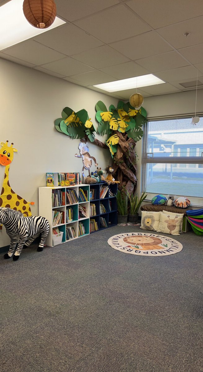 Loving the transformation! Double the books!💞 <a href="/VillasElem/">Villas Elementary</a> 
#growing #learning #safari #classroom #teacher #reading #library