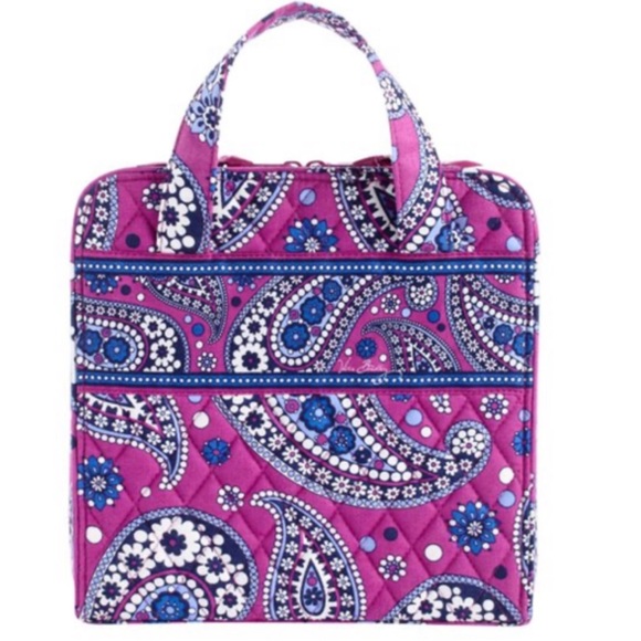 LuxDesignVault's tweet photo. So good I had to share! Check out all the items I'm loving on @Poshmarkapp from @lenoregarnhum #poshmark #fashion #style #shopmycloset #ivivva #verabradley: https://t.co/LEXy9qn3yr https://t.co/ZddNKh6eK5