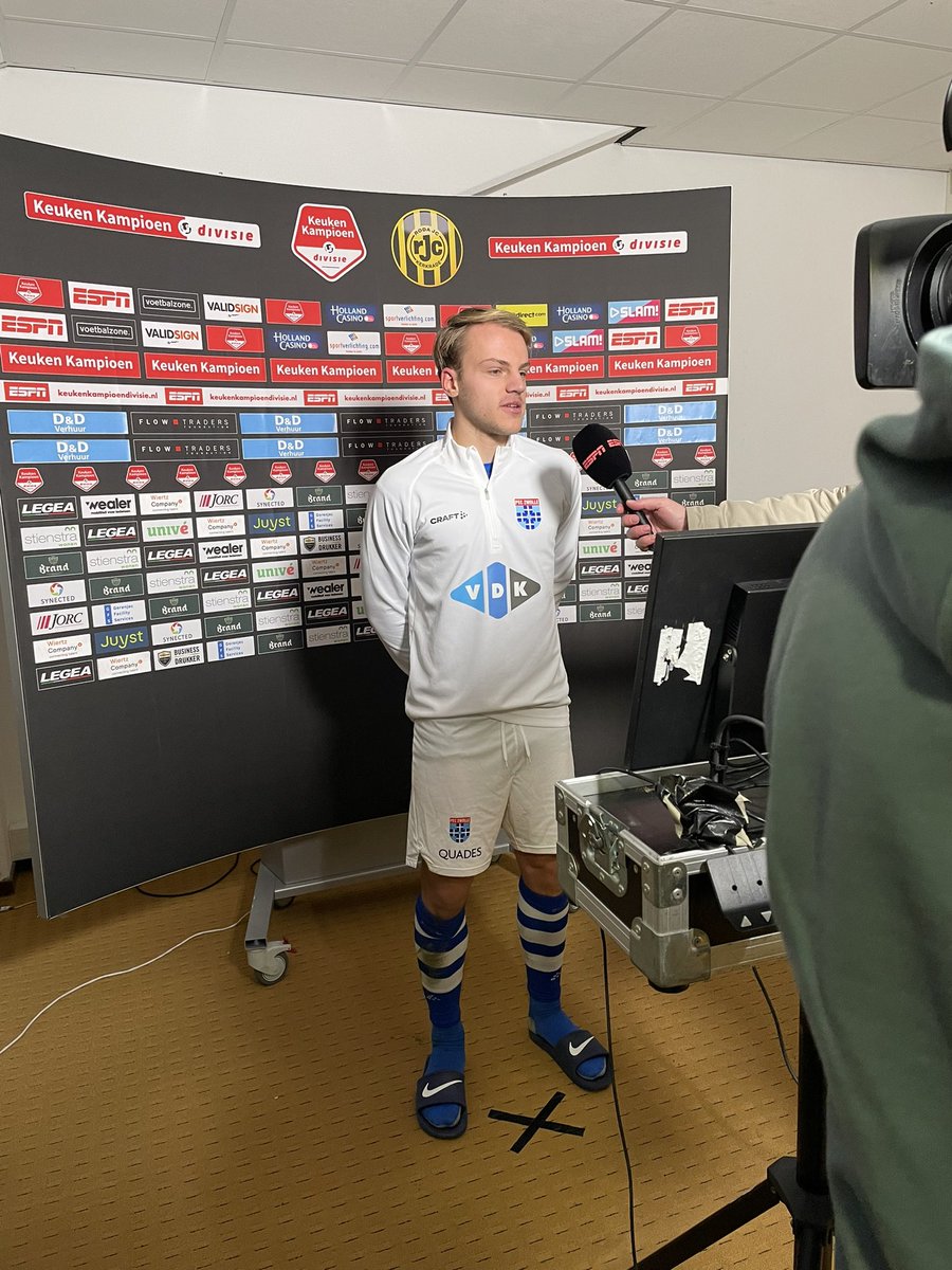 PECZwolle's tweet photo. TvdB: ,,Die slotfase was echt hectisch. Iedereen was een beetje op na zo'n pittige maand. Ik stond al met m'n handen voor m'n ogen, want ik dacht dat de 2-2 een feit was."
#rodpec #peczwolle https://t.co/38tVwVC37g