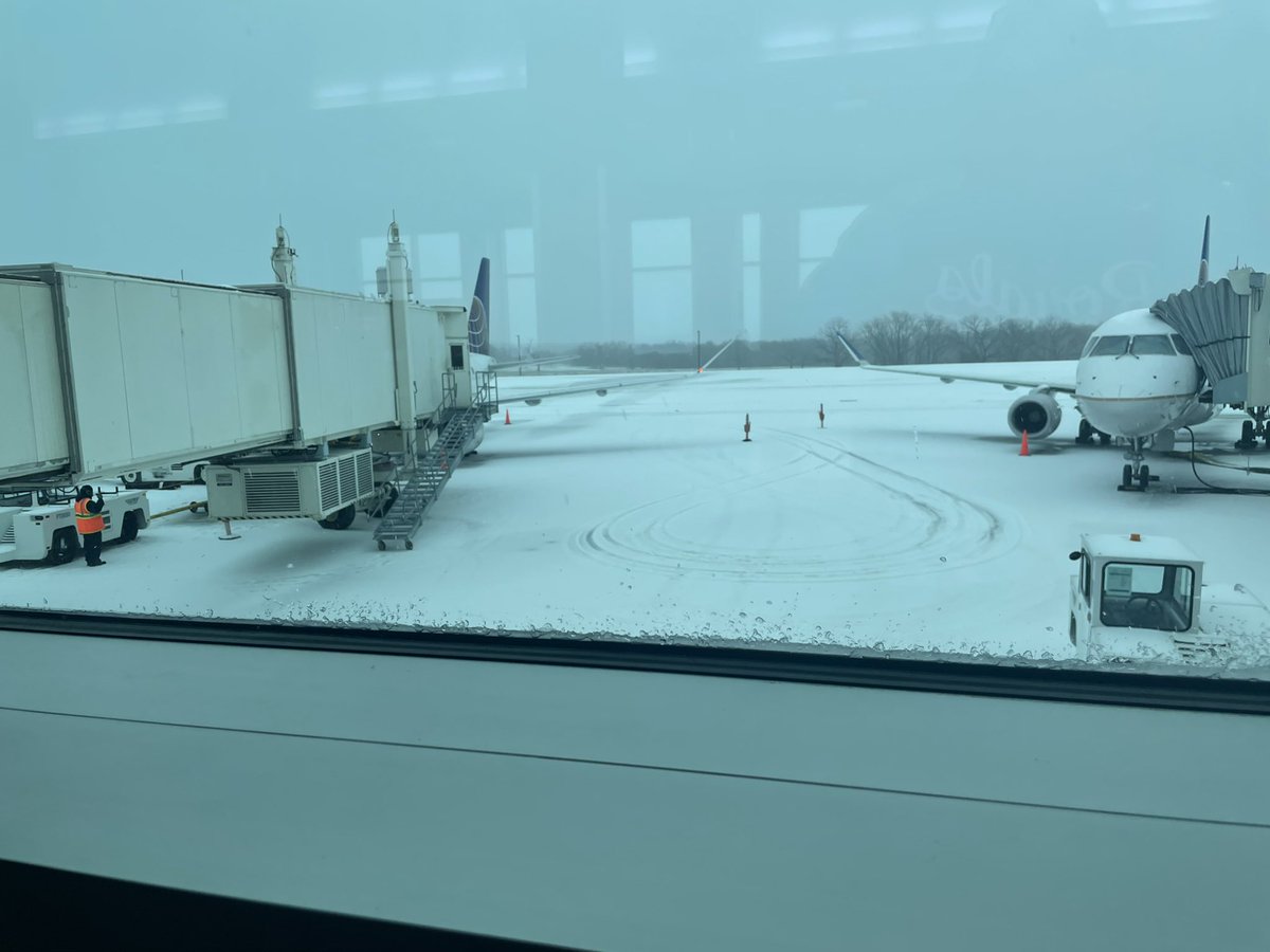 StephenCCrocket's tweet photo. First time flying out of XNA, it has been a long afternoon of delays, but not a bad little airport #PHXBound #WinterStorm #NWA https://t.co/XMYyeySLFz