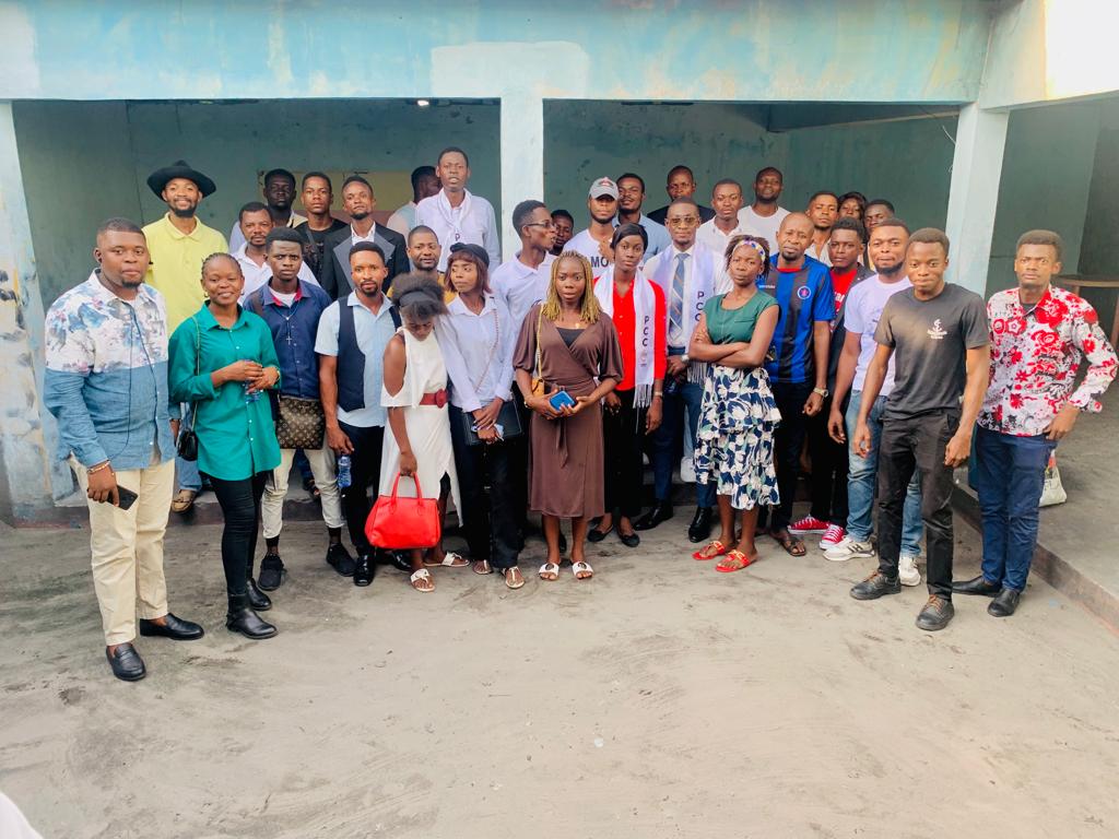 G_Dubuka's tweet photo. #APPS/Jeunesse
Après Séance de travail  entre #Raïssa avec les  cadres de la ligue des jeunes #nsele, au #Menu : processus électoral, et #finalisation de l'implantation dans les différents #quartiers de la commune.
#focus2023⚔️💪⚔️
@TKibatshi 
@KilubuOfficiel https://t.co/Bo3nZDsfkJ