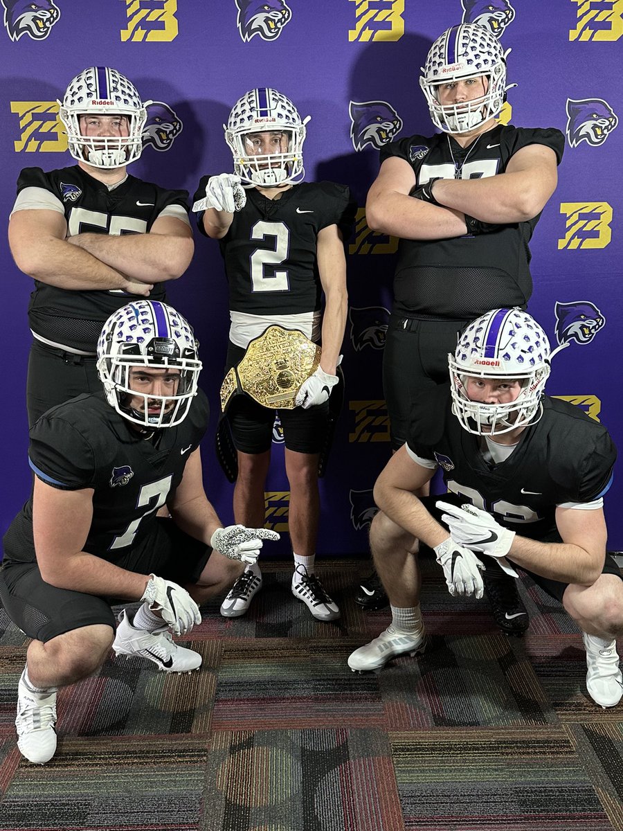 BraxtonSeevers2's tweet photo. After a great visit I am blessed to have received an offer from Bethel University! 💜💛 @BIGshadowMIKE @BU_FootballTN @Warriors_Sparta @CSmithScout @PrepRedzoneTN @_MaroonManiacs https://t.co/vNBPVgDZT8
