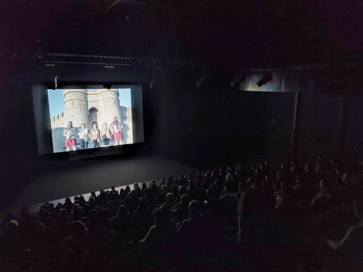 te gusta mucho el cine ? (@tegustamuchoelc) on Twitter photo LAS VISITANTES llenan la sala Possibles en #ClermontFF23 🇫🇷
<a href="/QuatreFilms/">Quatre Films</a> #shortfilm #film #cinéma LAS VISITANTES llenan la sala Possibles en #ClermontFF23 🇫🇷
<a href="/QuatreFilms/">Quatre Films</a> #shortfilm #film #cinéma