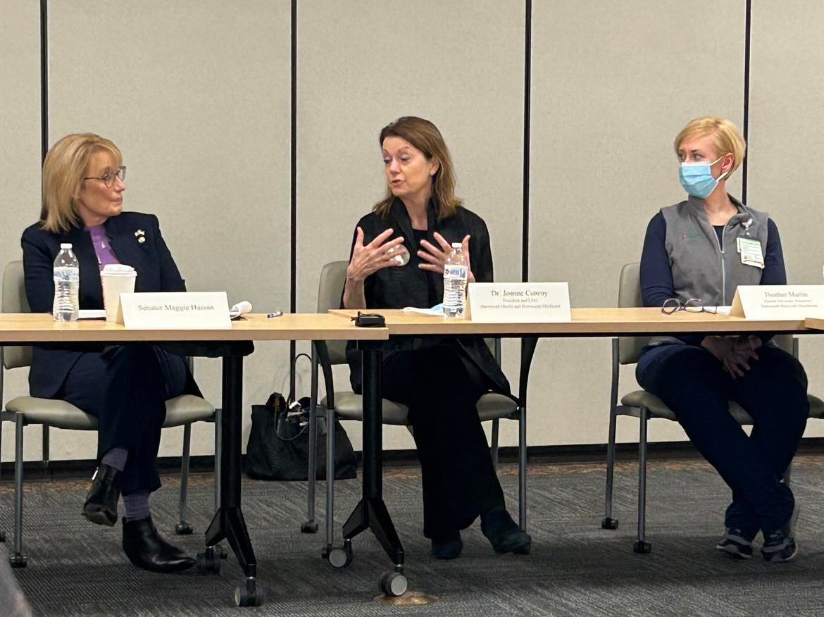 I want to thank @SenatorHassan for joining us at @DHMCandClinics Manchester this morning for an important conversation about #MaternalMentalHealth. And thank you also to @chadkids maternal health advocate @HeatherMartin31 for your incredible work to make moms and babies safer.