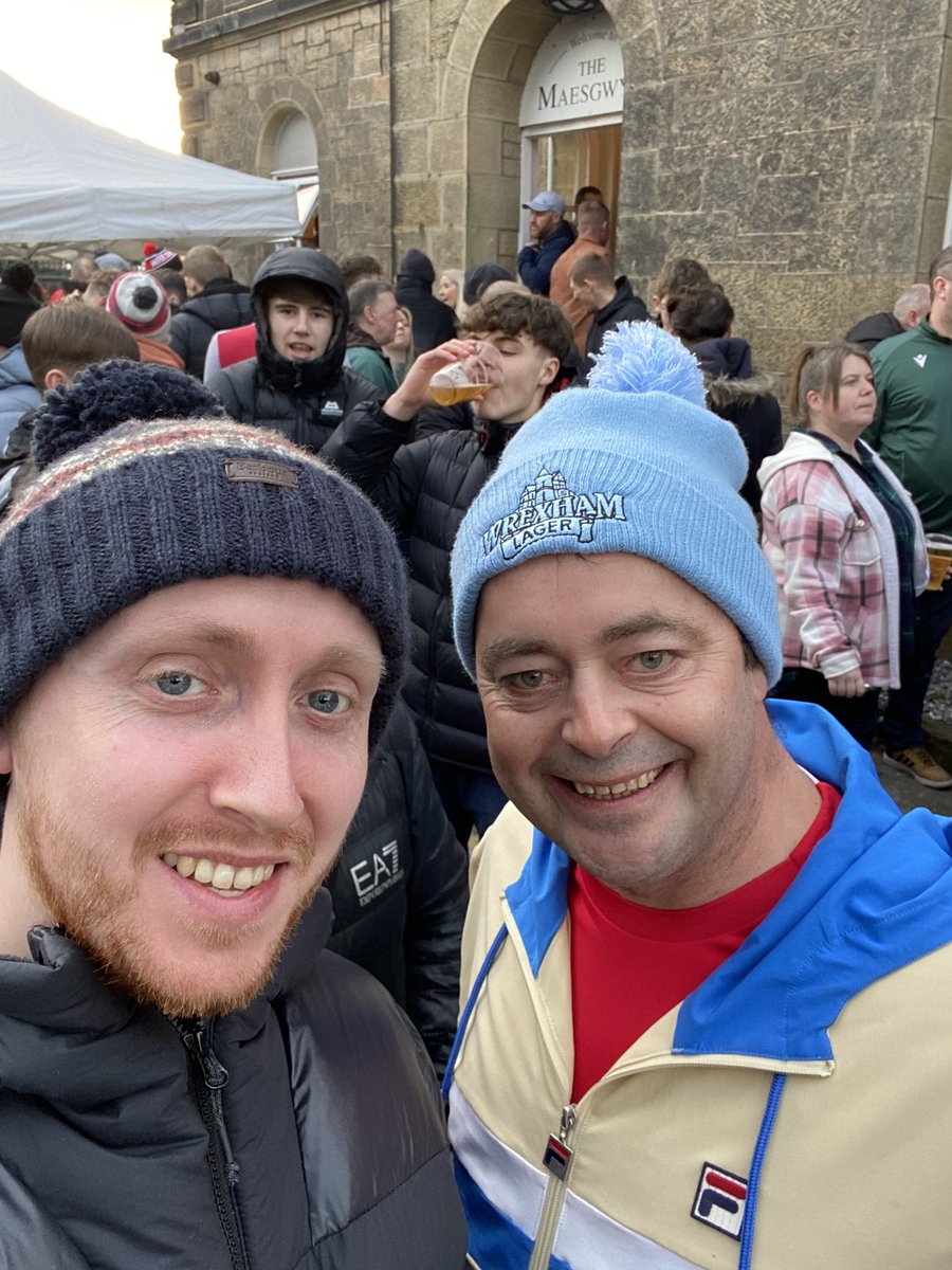 bradleygarner_'s tweet photo. @bootlegger1974 good to meet you yesterday captain get yourself up to Bramall Lane for the replay next week 🍻 https://t.co/CdWdZmAnFJ
