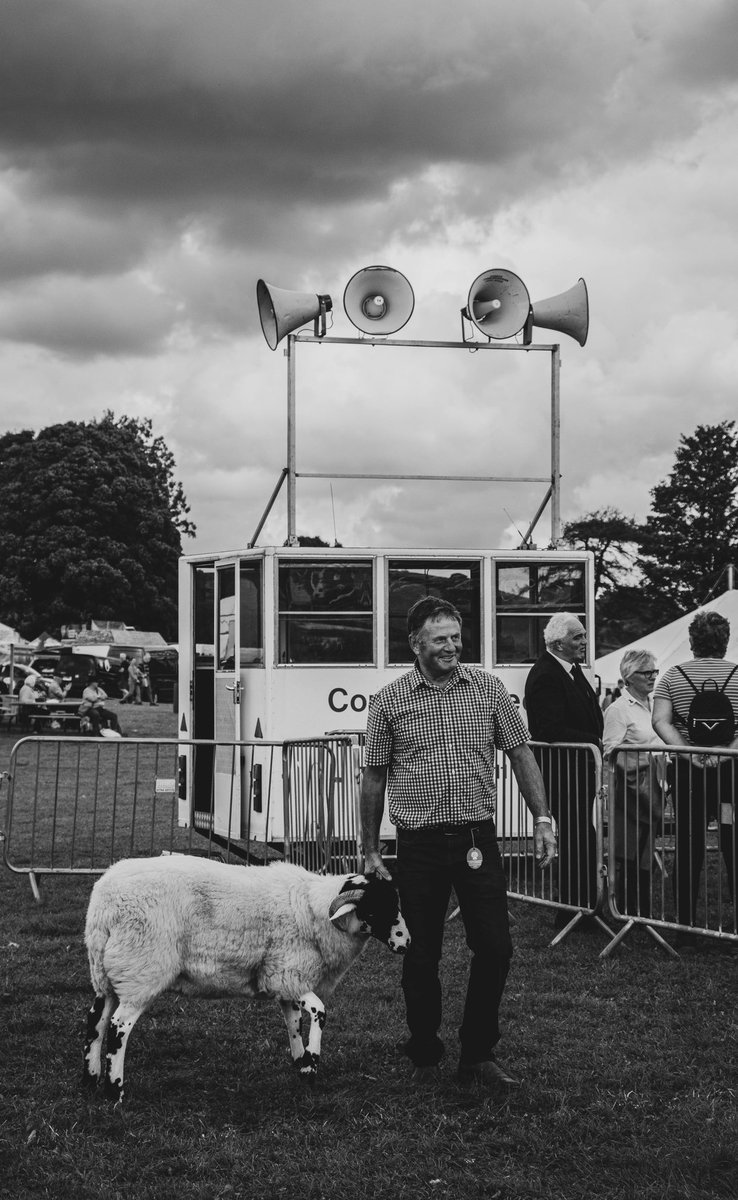 elizaCThomp's tweet photo. Finally getting around to showing my photography from the @WcaShow 

Really fond of this photo and whoever this guy is showing. Feel free to share to him if you know 🤝 https://t.co/wW7ORGBSpB