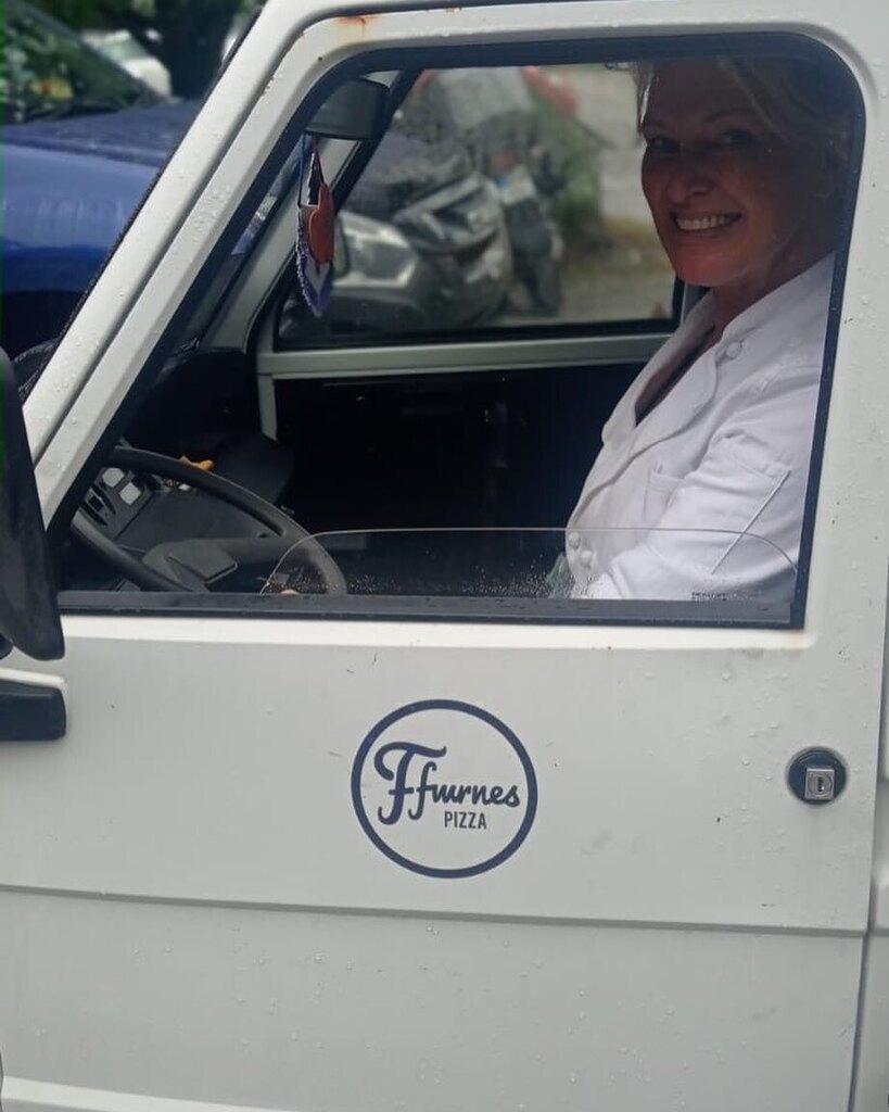 Ffwrnes's tweet photo. Smokey Pete yn neud ffrindiau newydd mas yn Iwerddon @rachelallencooks
Smokey Pete making nere friends out in Ireland
#boisypizza #pizzaboys #ballymaloe #rachelallen https://t.co/E9wVd8uLmH https://t.co/WhOG9ardTd