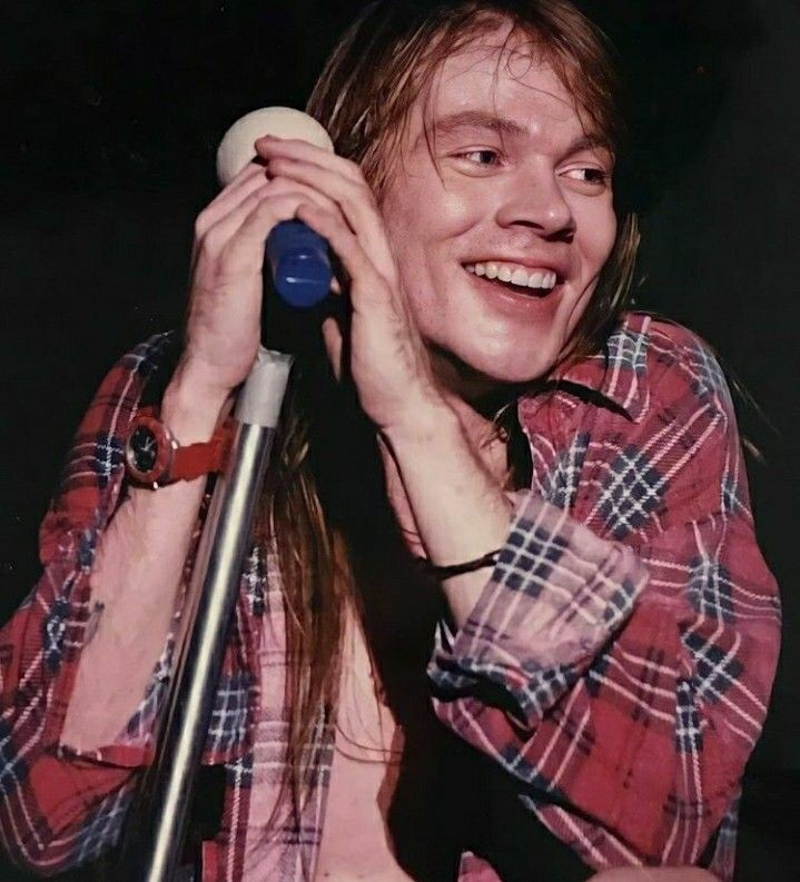 xvinnegar's tweet photo. e no oitavo dia, Deus criou Axl Rose https://t.co/ef6cE37jyT