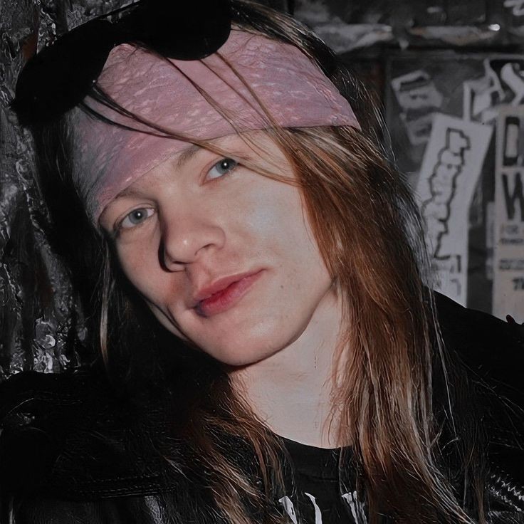 xvinnegar's tweet photo. e no oitavo dia, Deus criou Axl Rose https://t.co/ef6cE37jyT