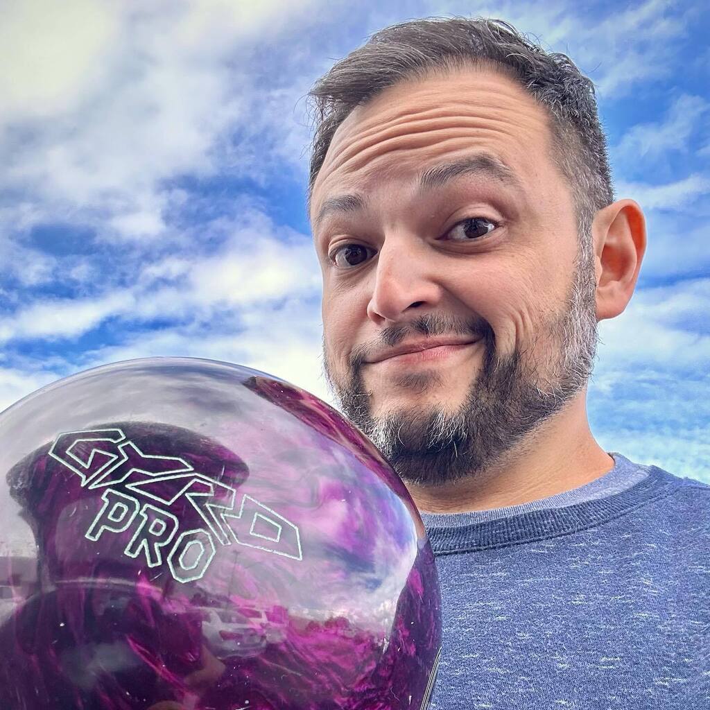 jonalbiar's tweet photo. I’m a bowler now. #balls https://t.co/cil2pbmyVK https://t.co/7wtkqXkFzl