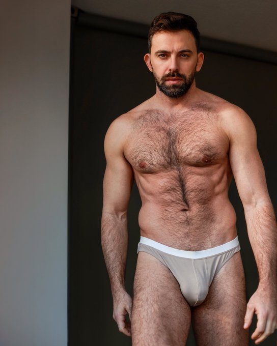 Into hairy? https://t.co/ktMQeZTQpI