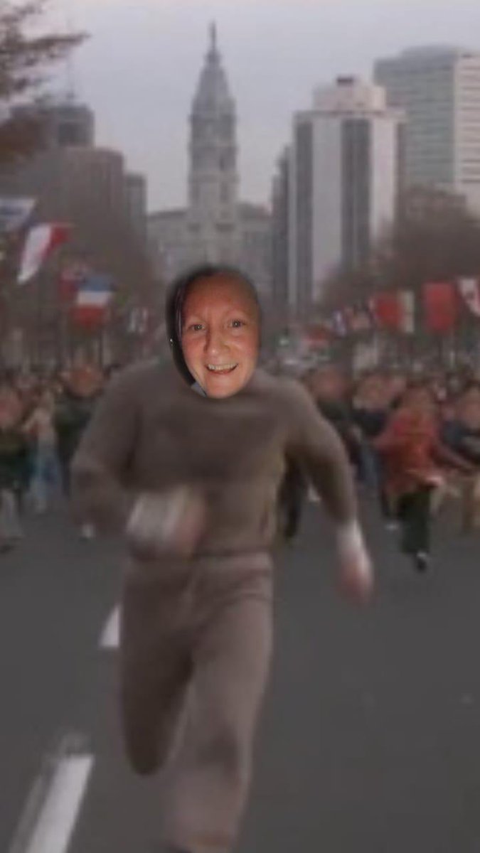 KellieOwen_RD's tweet photo. Run everyday in #January As I started on #nye2022 I’m on day 31 but one more day to go. In support of all our patients diagnosed with #OGcancer who we always encourage to #move because @movingmedicine @Moving_Matters photo courtesy of my daughter! https://t.co/8dyQqjjQrG