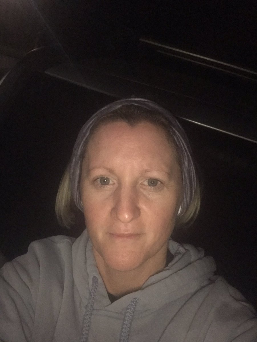 KellieOwen_RD's tweet photo. Run everyday in #January As I started on #nye2022 I’m on day 31 but one more day to go. In support of all our patients diagnosed with #OGcancer who we always encourage to #move because @movingmedicine @Moving_Matters photo courtesy of my daughter! https://t.co/8dyQqjjQrG
